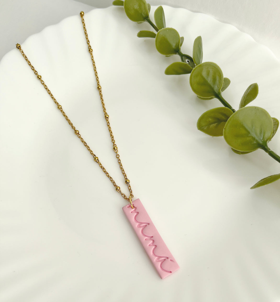 Mamá Necklace in Pink